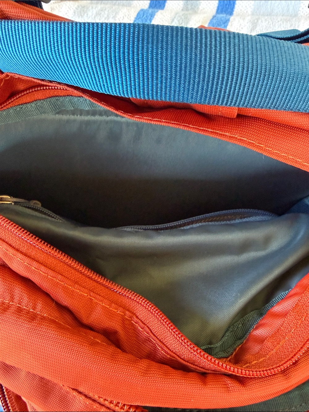 OSPREY Orange w/ Blue Accents Tropos Backpack/Daypack - Picture 6 of 8
